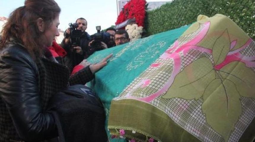 Reina Saldırısında Ölen 19 Yaşındaki Büşra Son Yolculuğuna Uğurlandı (1)