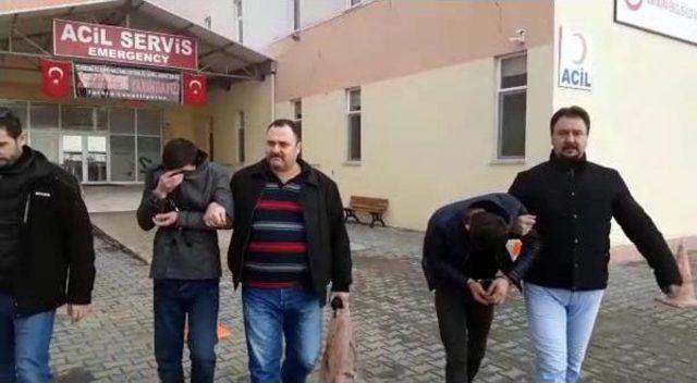 Polis, Garson Kılığına Girerek 2 Soyguncuyu Yakaladı