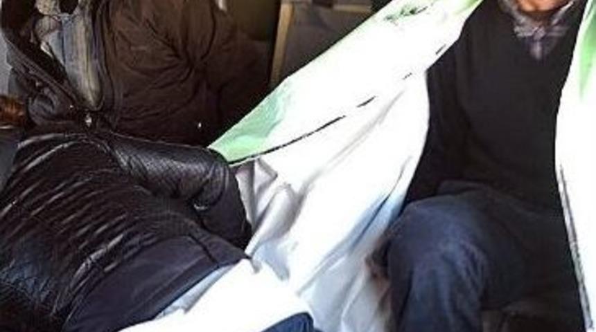 Karda Mahsur Kalan K&ouml;yl&uuml;ler Helikopterle Kurtarıldı