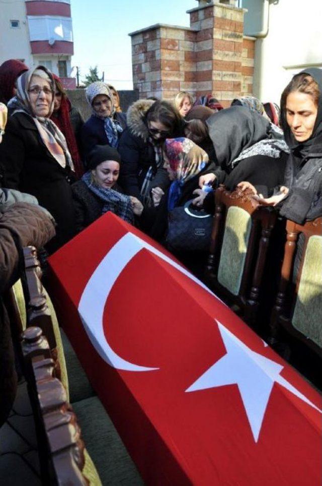 Reina'daki Saldırıda Ölen Seymen'in Cenazesi Babaevinde