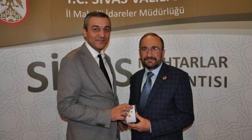 &Ccedil;edaş, D&ouml;viz Bozduran Muhtarlara Led Ampul Hediye Etti