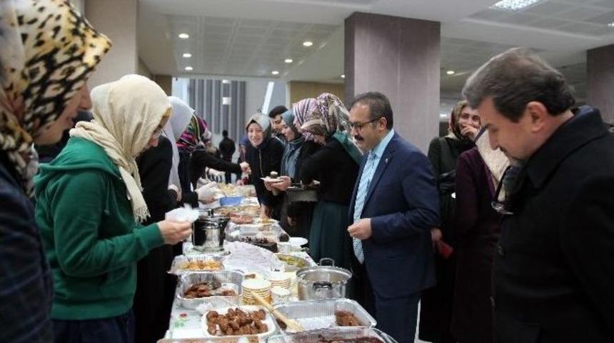 Tıp Fak&uuml;ltesi &Ouml;ğrencilerinden Halep İ&ccedil;in Kermes