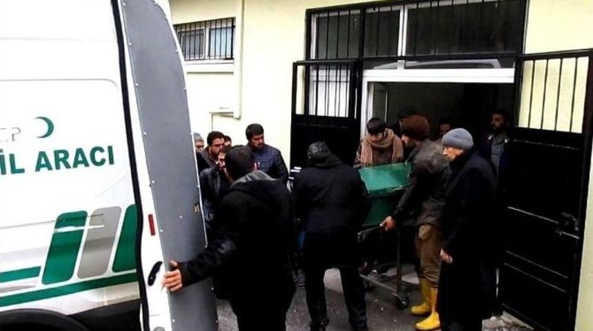 Kamyonla Duvar Arasında Sıkışan Suriyeli İş&ccedil;i Feci Şekilde Can Verdi