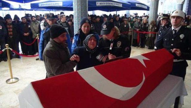 Reina Saldırısında Şehit Olan Polis, Gözyaşlarıyla Uğurlandı