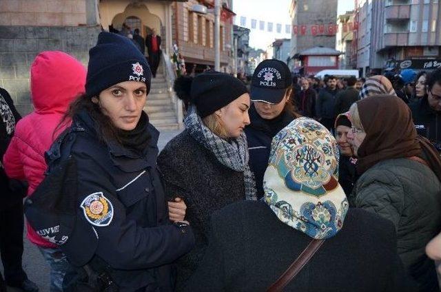 İstanbul&rsquo;daki Saldırıda Hayatını Kaybeden Trabzonlu Gen&ccedil; Son Yolculuğuna Uğurlandı 1