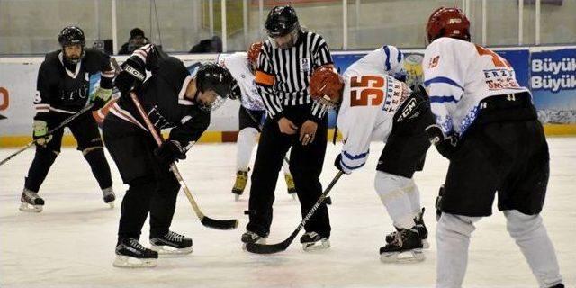 Et&uuml; 15 Temmuz Anısına Buz Hokeyi Turnuvası D&uuml;zenledi 1