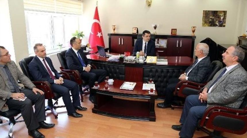 G&uuml;m&uuml;şhane Valisi Okay Memiş Yeni Yılın İlk Toplantısını İl &Ouml;zel İdaresinde Yaptı