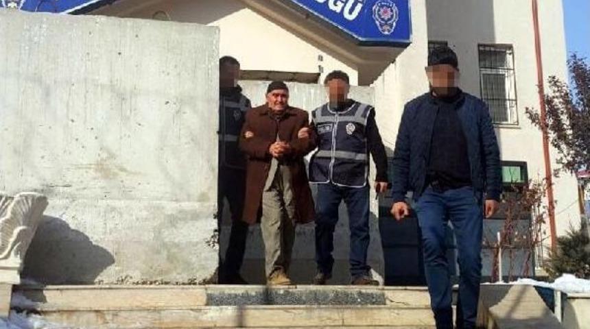 Evine El Bombası Atıp Akrabasını &Ouml;ld&uuml;rd&uuml;