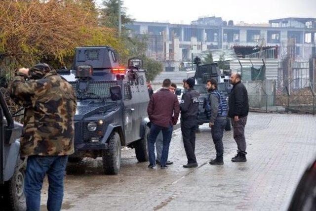 Eşi Ile Barışmak Için Balkonda Silahlı Eylem Yaptı