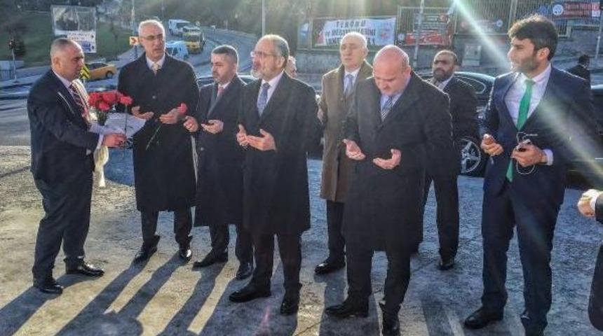 Yal&ccedil;ın Top&ccedil;u Ve Ak Parti Milletvekilleri Şehitler Tepesi'ni Ziyaret Etti