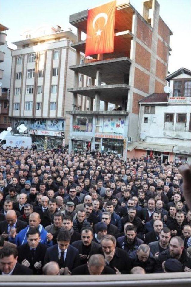 Reina'daki Saldırıda Ölen Seymen'in Cenazesi Babaevinde (2)