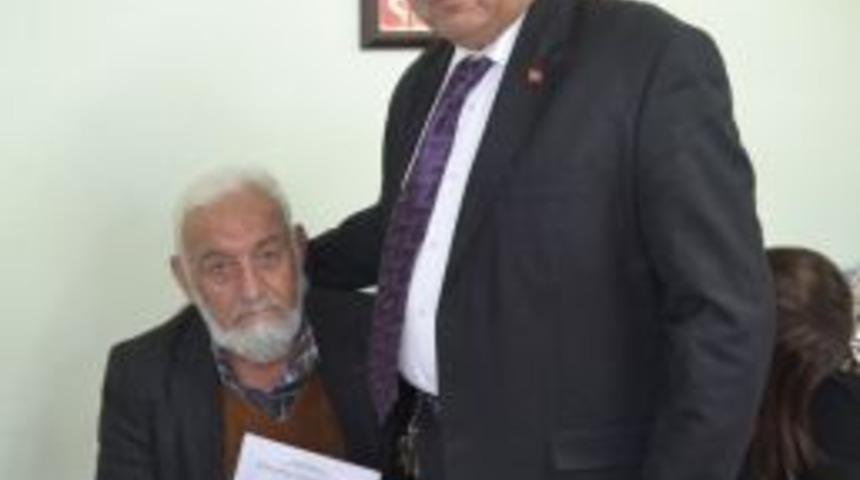 Abdulkadir Dede &Ccedil;ipli Kimlik Almaya Geldi