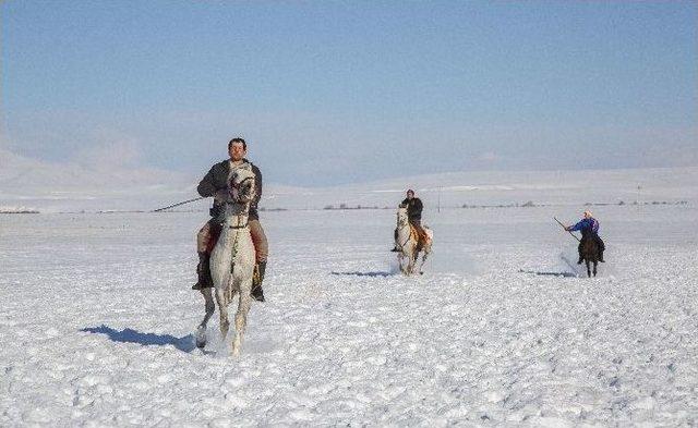 Erzurum’da Kar Üzerinde Cirit