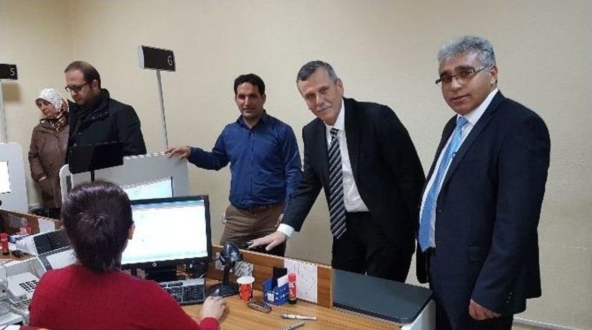 Manavgat Kaymakamı G&uuml;nl&uuml;, &Ccedil;ipli Kimlik Kartı Başvurusunu Yaptı