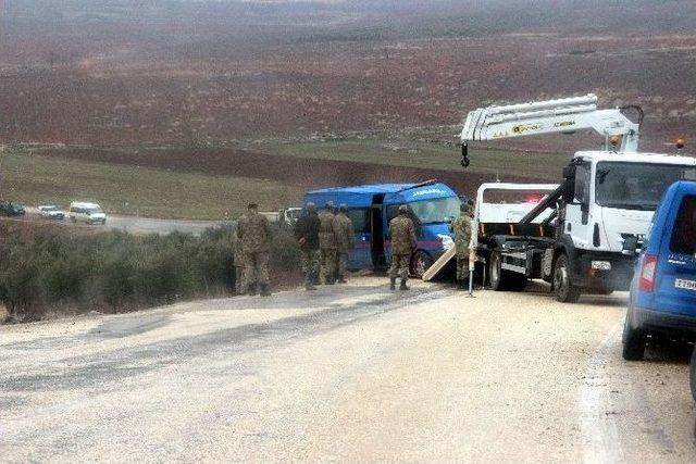 Kilis’te Askeri Araç Şarampole Yuvarlandı: 2 Asker Yaralı