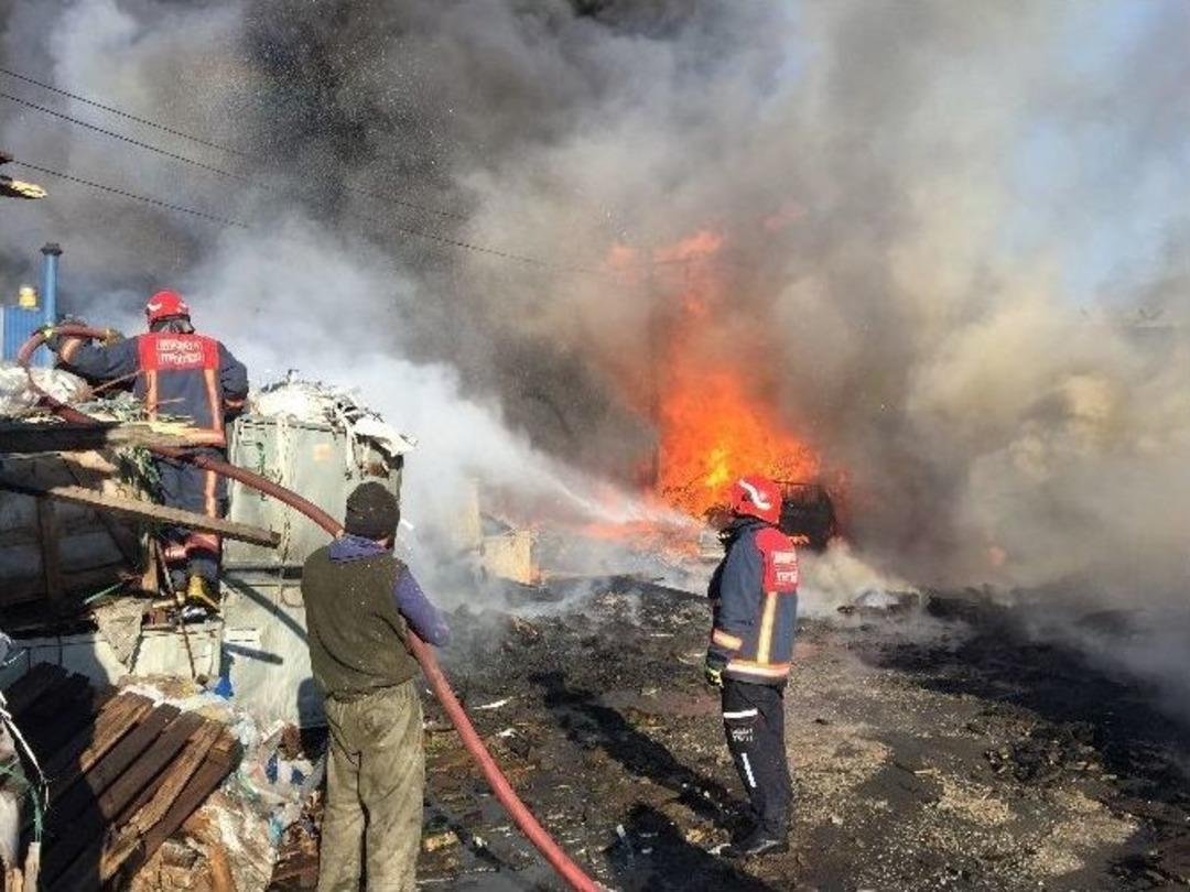 Sakarya&rsquo;da Palet Fabrikasında B&uuml;y&uuml;k Yangın