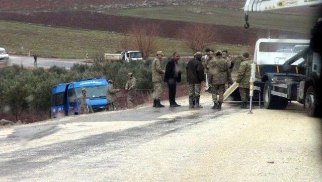 Kilis&rsquo;Te Askeri Ara&ccedil; Devrildi: 2 Asker Yaralı 2