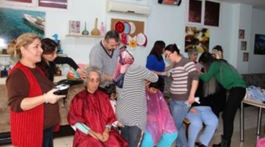 Kursiyerlerden Yaşlılara Sa&ccedil; Bakımı