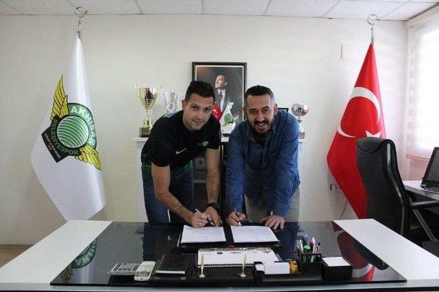 Akhisar Belediyespor Stoperi Çin’den Buldu