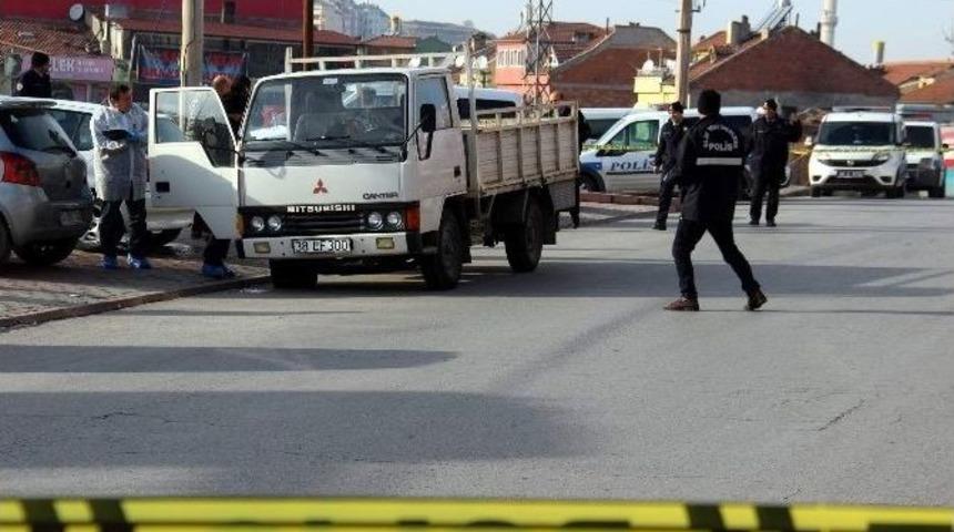 Kayseri&rsquo;de Bir Kişi Aracında &Ouml;l&uuml; Olarak Bulundu