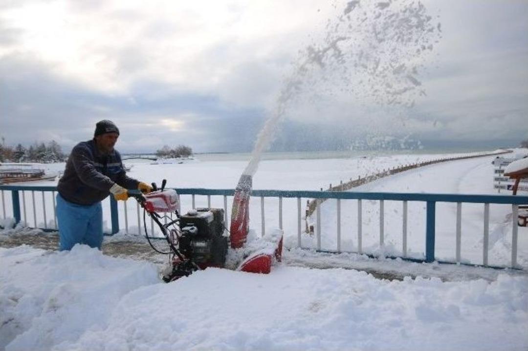 Beyşehir G&ouml;l&uuml; Beyaz Gelinliğini Giydi