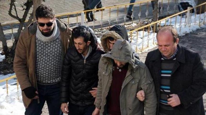 'altın G&ouml;m&uuml;' Yalanıyla 60 Bin Lira Dolandıran 3 Kişi Tutuklandı