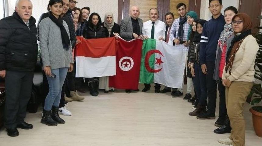 Başkan G&uuml;rlesin Yabancı &Ouml;ğrencileri Ağırladı