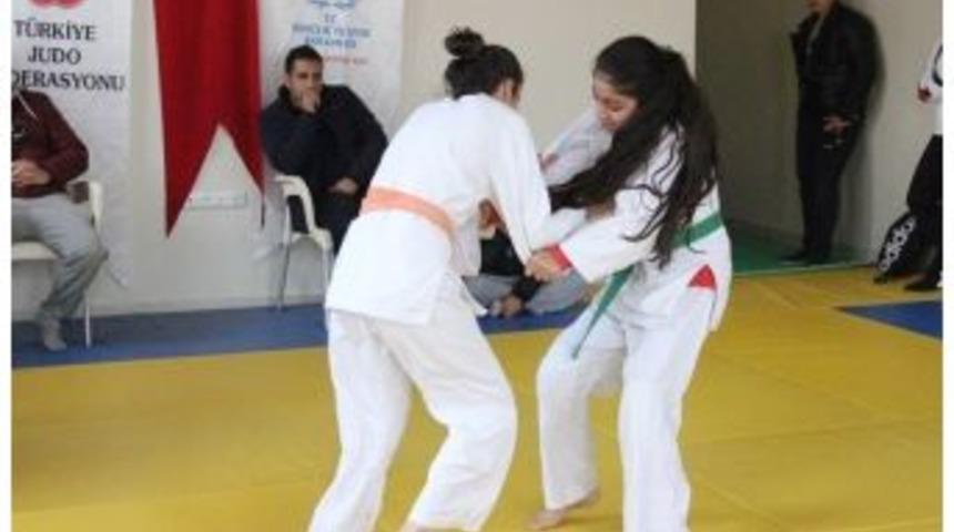 Judo İl Se&ccedil;meleri Yapıldı