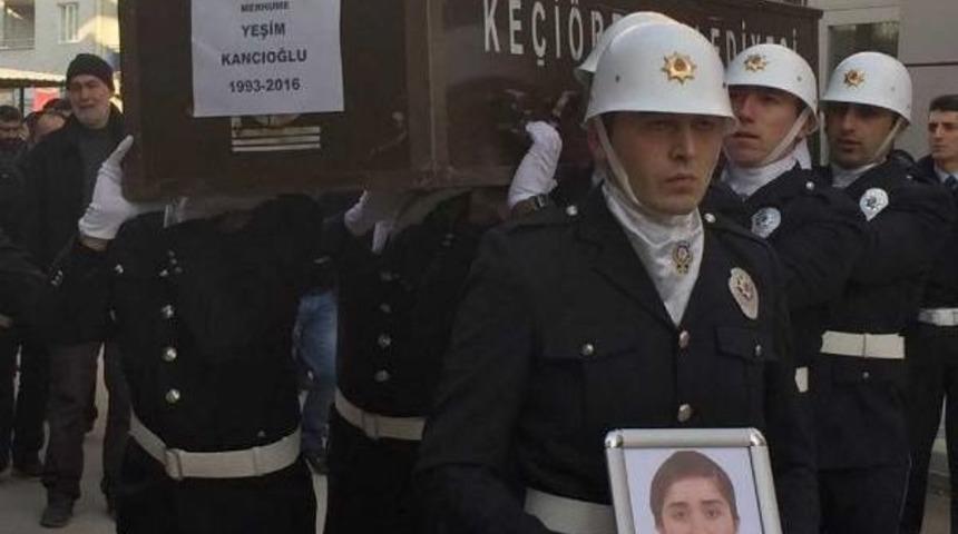 Akciğer Kanserine Yenilen Kadın Polis G&ouml;zyaşlarıyla Toprağa Verildi