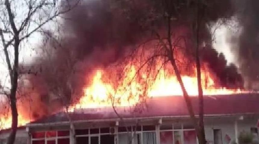 Sancaktepe'de Fabrika Alev Alev Yandı