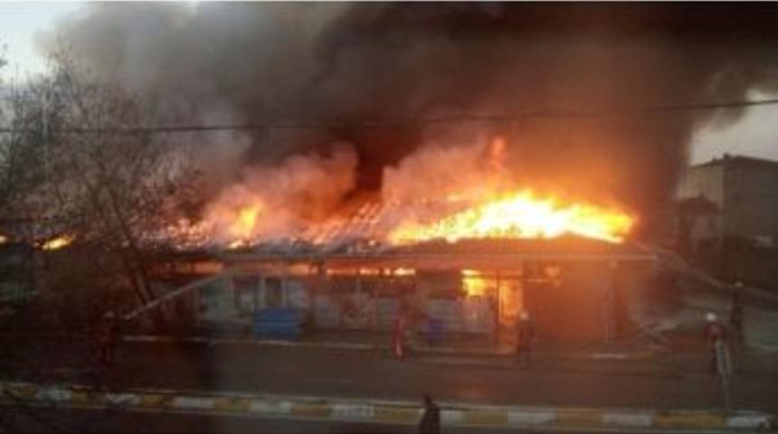 Sancaktepe&rsquo;de Boya İmalathanesinde Korkutan Yangın