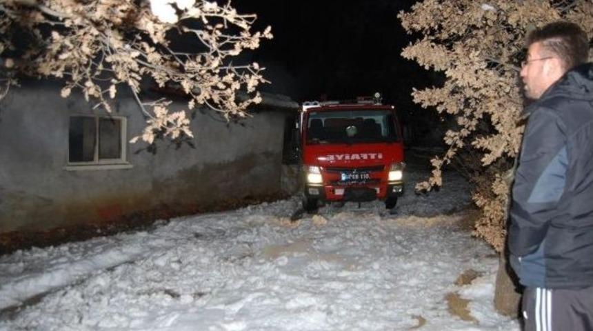 Uşak&rsquo;ta Korkutan Ev Yangını