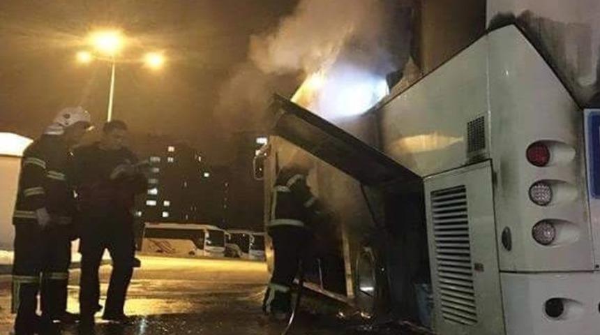 Yolcu Otob&uuml;s&uuml; Alev Aldı
