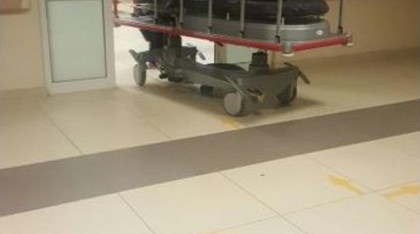 Evden Ka&ccedil;an Karısının Sevgilisi Tarafından Sokak Ortasında Bı&ccedil;aklandı