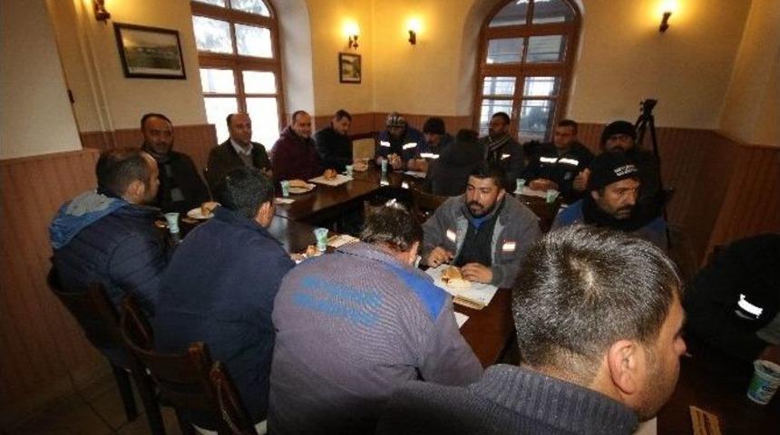 &Ouml;zaltun&rsquo;dan Kar Temizliği Yapan Ekiplere Teşekk&uuml;r Yemeği