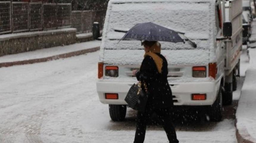 Elazığ&rsquo;da Kar Yağışı, 4 K&ouml;y Yolu Ulaşıma Kapandı