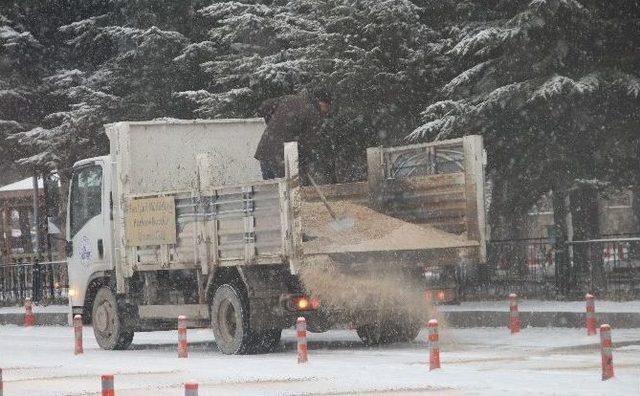 Elazığ’da Kar Yağışı, 4 Köy Yolu Ulaşıma Kapandı