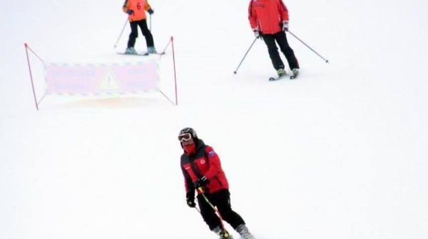 Erciyes'te Sezonun Ilk Kayak Yarışması Yapıldı