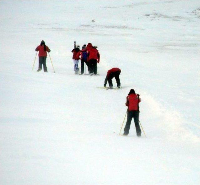 Erciyes'te Sezonun Ilk Kayak Yarışması Yapıldı