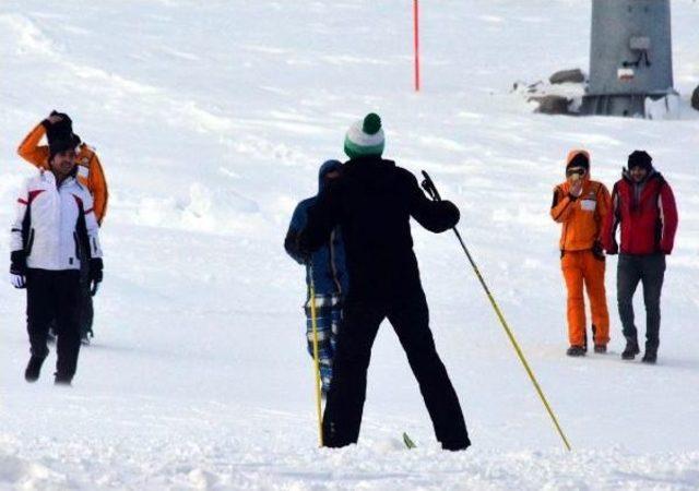 Erciyes'te Sezonun Ilk Kayak Yarışması Yapıldı