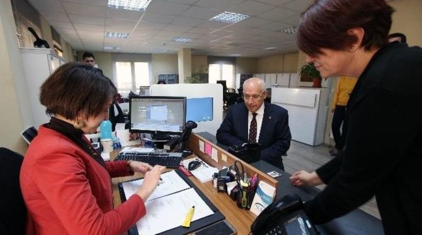 Başkan Yaşar, Yeni Kimlik Kartı İ&ccedil;in Başvuru Yaptı