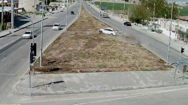 Adıyaman'da, Kazalar Mobese Kameralarına Yansıdı