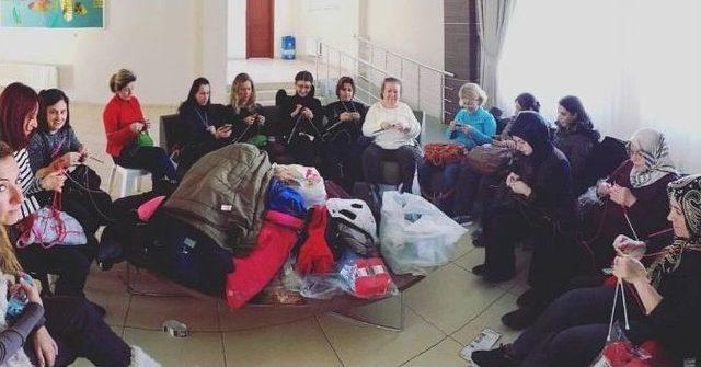 Konservatuvar Annelerinden Minik Yürekleri Isıtan Destek 1