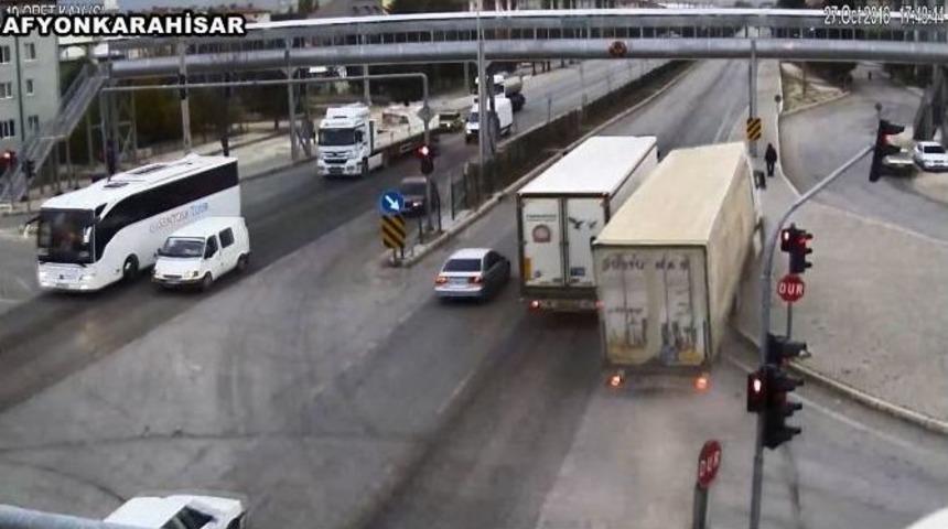 Afyonkarahisar&rsquo;daki Feci Kaza Kamerada