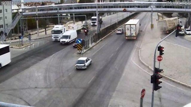 Afyonkarahisar&rsquo;daki Feci Kaza Kamerada 1