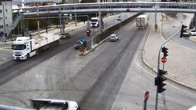 Afyonkarahisar&rsquo;daki Feci Kaza Kamerada 2