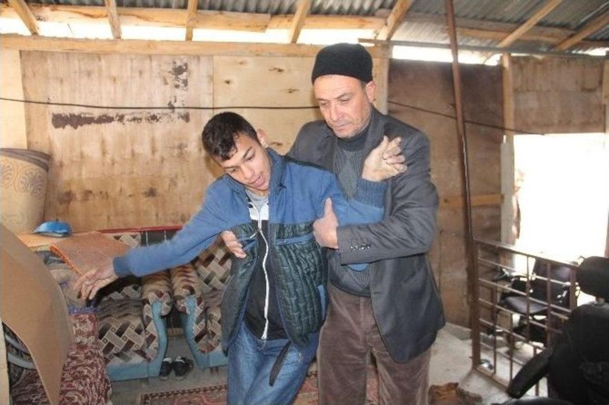 Rapor Kargaşası Y&uuml;z&uuml;nden Maaşı Kesildi