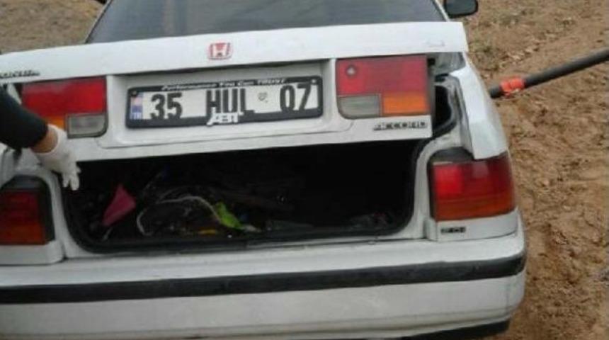 Birecik&rsquo;Te &Ccedil;alıntı Otomobilde Sinyal Kesici Ve Silah Ele Ge&ccedil;ti