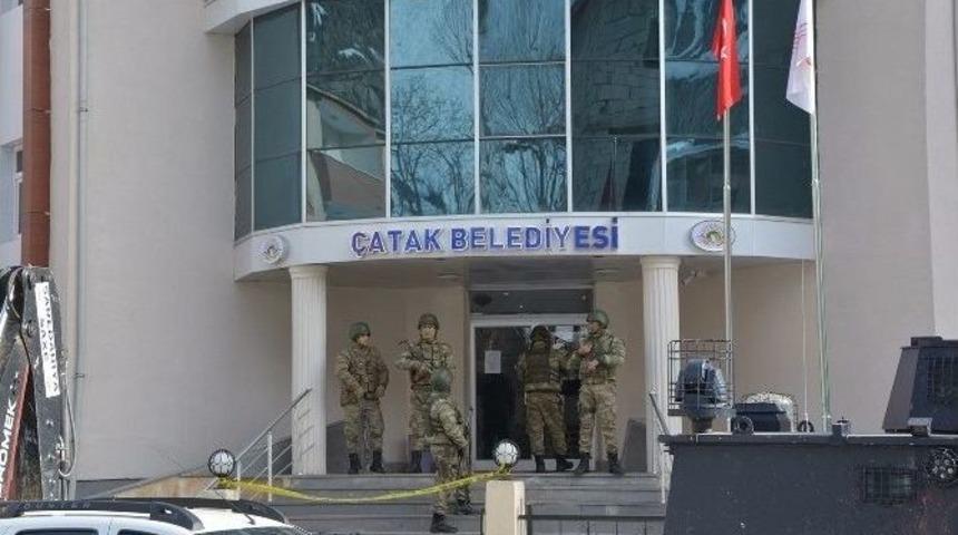 &Ccedil;atak Belediye Başkanı Bartu G&ouml;zaltına Alındı