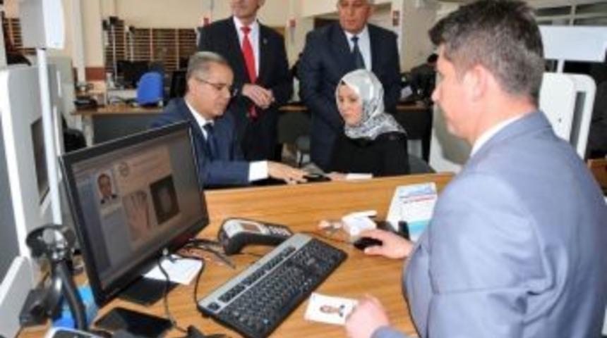 Karaman&rsquo;da Yeni Kimlik Kartları Dağıtılmaya Başladı